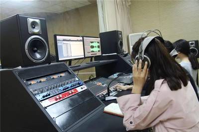 藝術(shù)與傳媒系專業(yè)解讀 視覺傳達設(shè)計、環(huán)境設(shè)計、播音與主持藝術(shù)、廣播電視編導